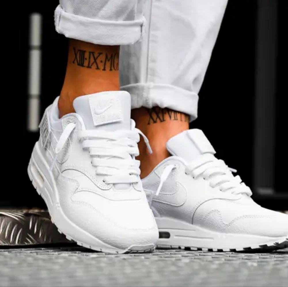 Nike AirMax 1 with logo pack